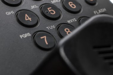 izole beyaz zemin üzerine siyah ofis IP telefon
