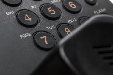 izole beyaz zemin üzerine siyah ofis IP telefon