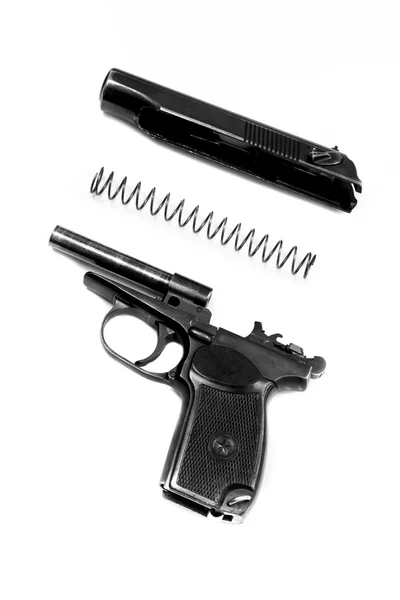 Пистолет системы Макарова разобран на белом фоне — стоковое фото
