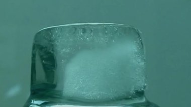 Ice cube erime zaman atlamalı
