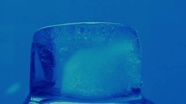 Ice cube erime zaman atlamalı — Stok video