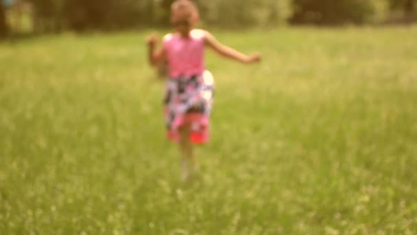 Pretty girl running on grass and smiling with flare. Omsk — Stock Video