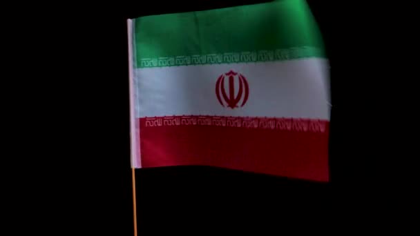 Nationell flagga Iran i vinden, på en svart bakgrund — Stockvideo