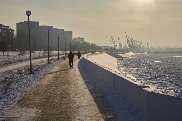 Embankment Rio Irtysh Omsk Inverno Tarde Rio Congelado Rússia — Fotografia de Stock