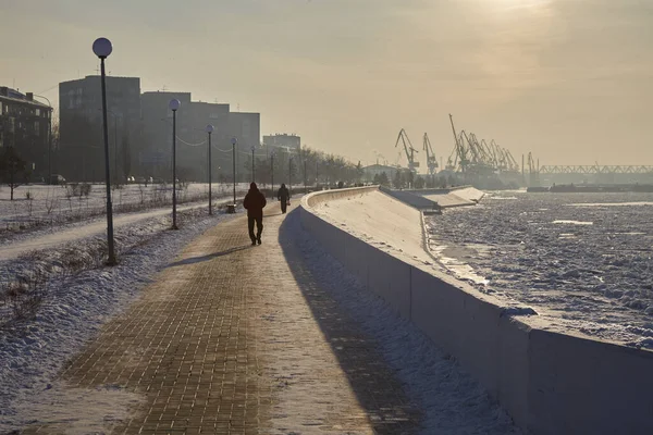 Embankment Rivière Irtysh Omsk Hiver Dans Soirée Rivière Gelée Russie — Photo