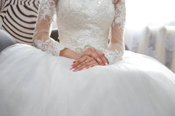 Cute Bride Folded Her Hands Beautiful Manicure Her Wedding Dress — Stock Photo, Image