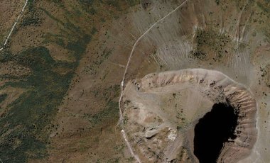 İtalya 'daki Vezüv Dağı' nın zirvesi ve ağzı.