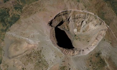 İtalya 'daki Vezüv Dağı' nın zirvesi ve ağzı.