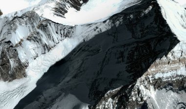 Everest Dağı 'nın tepeleri ve etekleri Çin' de kuş bakışı bir Himalaya dağ oluşumudur.
