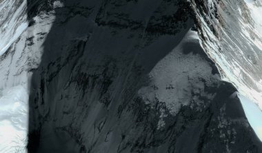 Everest Dağı 'nın tepeleri ve etekleri Çin' de kuş bakışı bir Himalaya dağ oluşumudur.