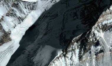 Everest Dağı 'nın tepeleri ve etekleri Çin' de kuş bakışı bir Himalaya dağ oluşumudur.