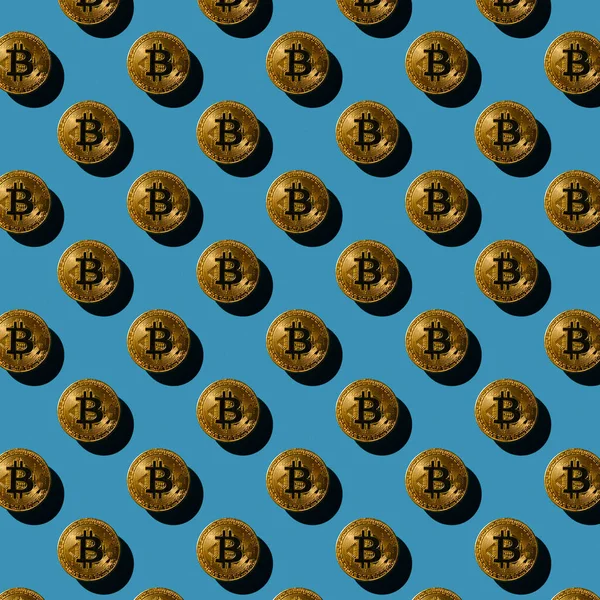 Patrón Plano Sin Costura Monedas Oro Bitcoin Sobre Fondo Azul —  Fotos de Stock