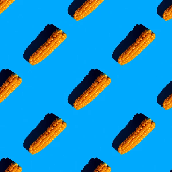 Padrão Sem Costura Plana Brilhante Milho Descascado Fundo Azul — Fotografia de Stock