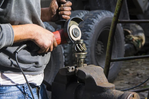 Špinavé ruce mechanik — Stock fotografie