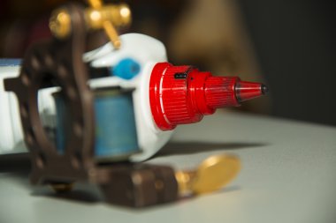 Profesyonel dövme makinesi.