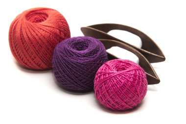 tatting Servisi İş parçacığı biriktirme pin beyaz bir arka plan üzerinde