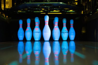 Bowling ve onların yansıması için beyaz şeker 