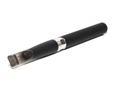 büyük Elektronik Sigaralar üzerine beyaz izole