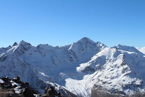 Verschneite Berglandschaft. elbrus, kaukasus, russland — Stockfoto