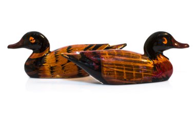 Çince veya Korece evlilik Hıristiyanlıkla düğün ve üzerinde beyaz izole Birliği ördekler