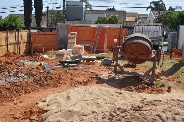 Bouwplaats Bouwplaats Brazilië Met Aarde Zand Blokken Cement Cement Mengmachine Stockafbeelding