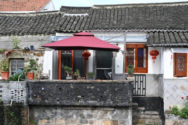 Şangay yakınlarındaki Jinze kasabasında antik evlerin kapatılması.