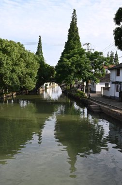 Çin, Şangay yakınlarındaki Jinze Antik Su Kasabası 'ndaki köprü.