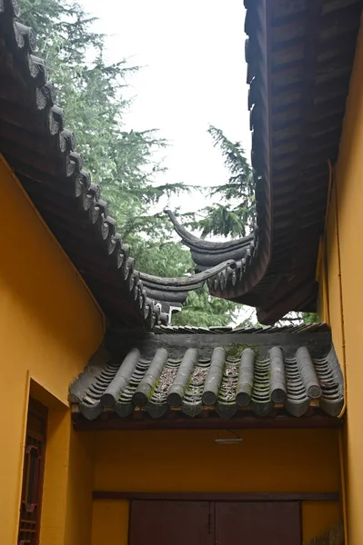 Telhados Ornamentados Templo Local Explorando Jinze Ancient Town Perto Xangai — Fotografia de Stock