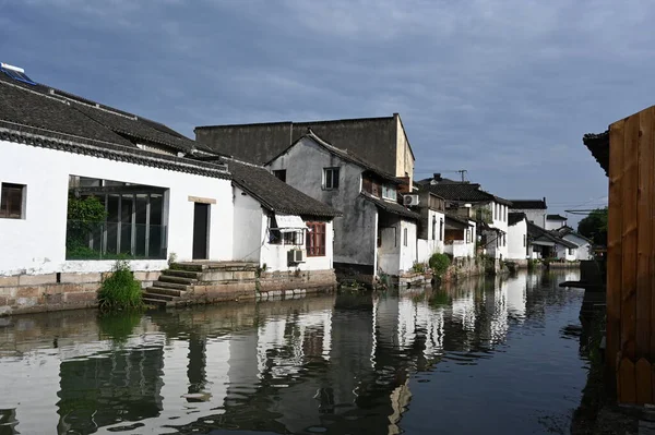 Solig Dag Längs Kanalerna Den Antika Vattenstaden Jinze Nära Shanghai — Stockfoto