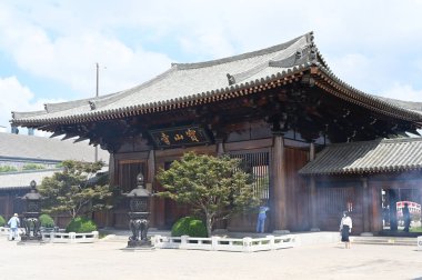 Kuzeydoğu Şangay 'daki Baoshan Tapınağı' nın avlusunda.