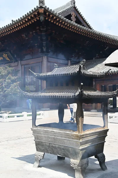 Orações Incenso Ardente Fumaça História Pátio Templo Baoshan Xangai — Fotografia de Stock