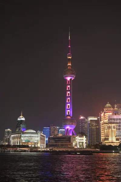 夜景のパノラマビュー 中国の浦東地区のLujiazuiエリア上 — ストック写真