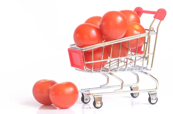 Winkelwagen met cherry tomaat geïsoleerd op witte achtergrond — Stockfoto