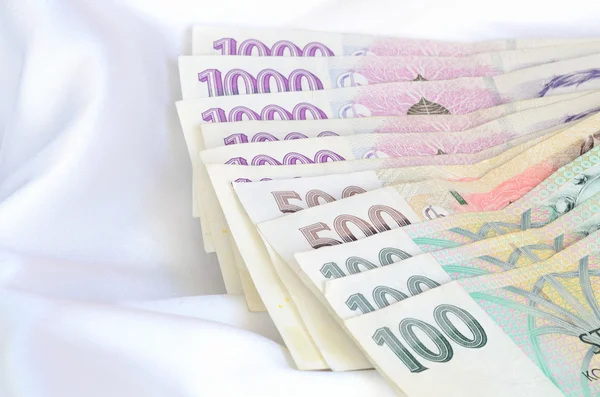 Tsjechische bankbiljetten geld valuta op wit satijn, zijde stof — Stockfoto