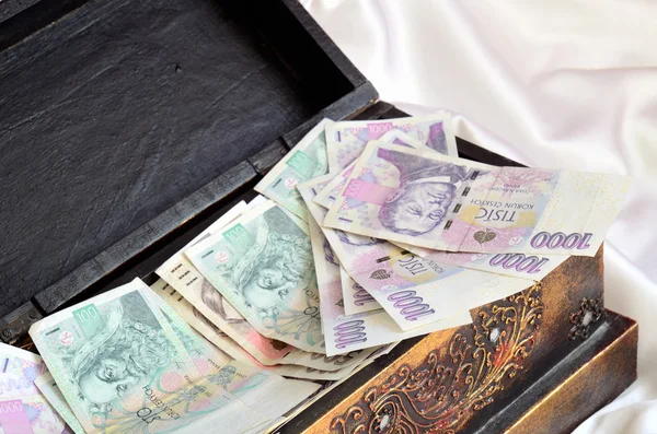 Сундук, набитый чехословацкими банкнотами — стоковое фото