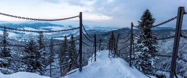 Pohled z pohledu Čertovských Kamenů v Jeseníkách v České republice v zimě — Stock fotografie