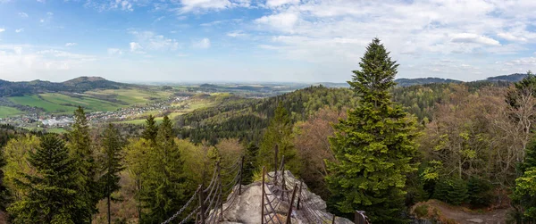 Вид на Чертовой Камень в Есениках в Чешской Республике. — стоковое фото