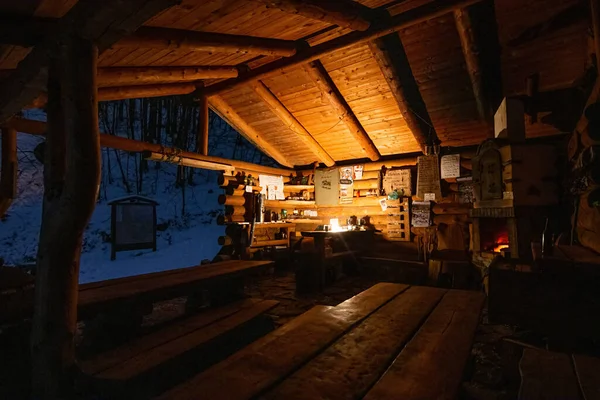 Jeseniky - Lipova lazne 29.2.2020 - Interieur einer einzigartigen Waldbar, wo man sich selbst bedient und für die Spardose bezahlt — Stockfoto
