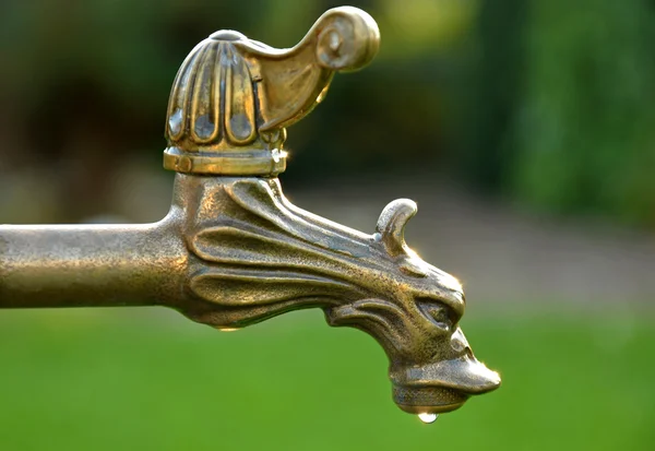 Água de torneira de latão vintage decorativa — Fotografia de Stock