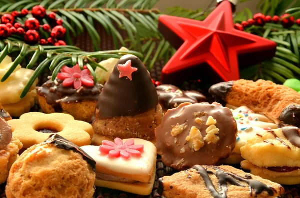 Jul godis, kakor och dekoration — Stockfoto