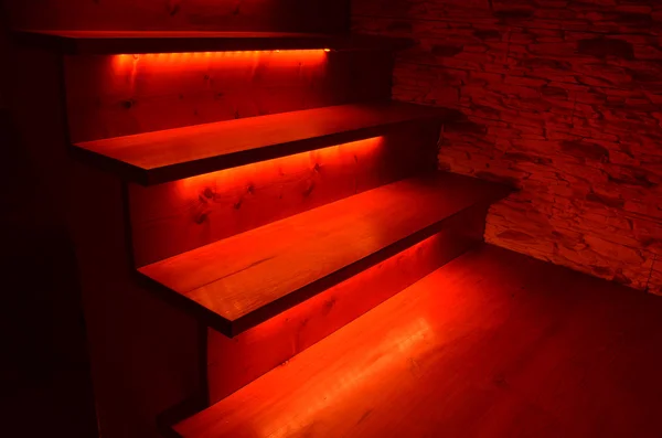 Escaleras de madera iluminadas —  Fotos de Stock