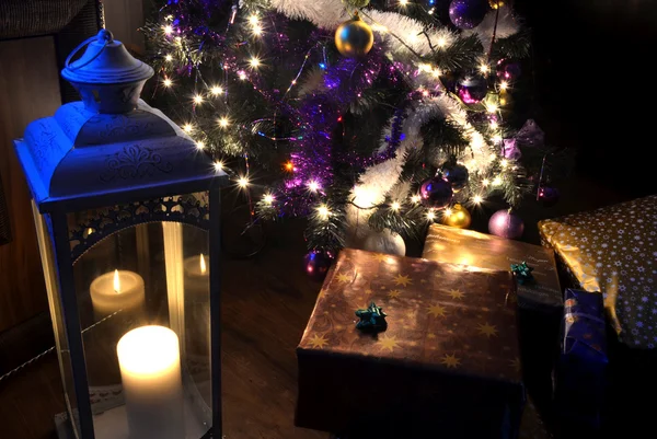 Detail van de kerstboom met geschenken — Stockfoto