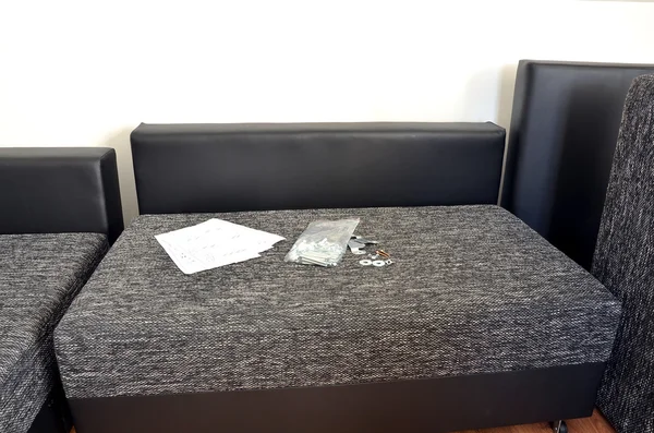 Rakitan sofa hitam dan putih modern — Stok Foto