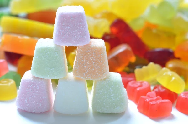 Trojúhelník kyselé jelly růžové, oranžové a bílé Candy — Stock fotografie