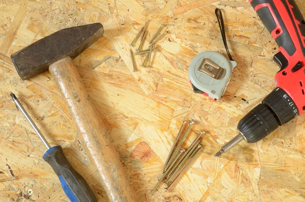 Set van tools - boor, schroeven, hamer en schroevendraaier — Stockfoto