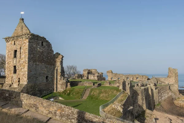 İskoçya 'daki St Andrews Kalesi' nin kalıntıları