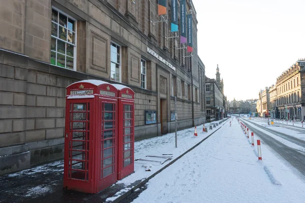 Улица Джордж Бридж Национальной Библиотекой Шотландии Заднем Плане Эдинбурге Шотландия — стоковое фото