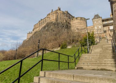 Edinburgh Şatosu ve Edinburgh, İskoçya 'daki Büyükanne' nin Yeşil Adımları manzarası