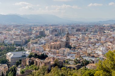 Malaga, Alcazaba ve Malaga, İspanya 'daki katedralin manzarası