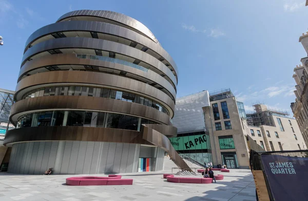 İskoçya, Edinburgh 'daki St. James Bölge Alışveriş Merkezi' nin kulesinin manzarası